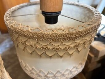 Prodej retro ručně háčkovaný lustr v HK.