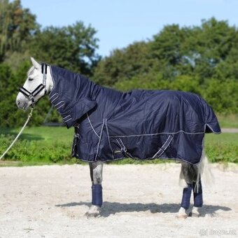 Nová výběhová nepromokavá deka s krkem 200g