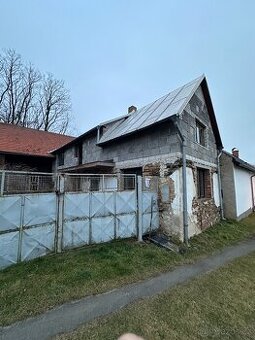Prodej domu s pozemkem (investiční potenciál) - 1