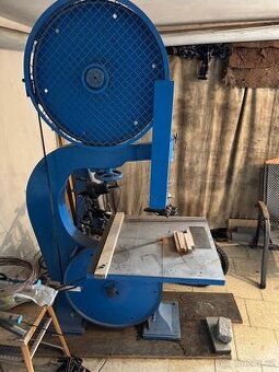 Pasová pila na dřevo