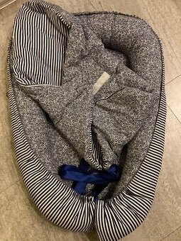 Prodám hnízdečko se zavinovačkou .