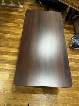 Bytelný pracovní / kancelářský stůl – tmavý dekor