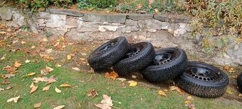 Sada kol na zimních pneu . Opel Corsa