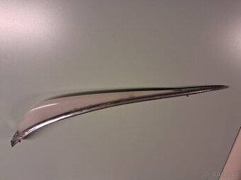 Škoda 1200, 1201 Sedan - lišta kapoty