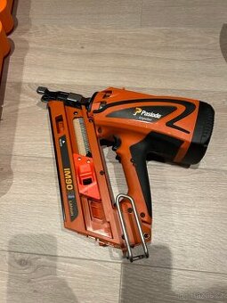 HŘEBÍKOVAČ IM 90CI PASLODE