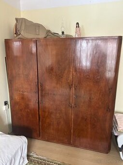 ZDARMA ŠATNÍ RETRO SKŘÍŇ