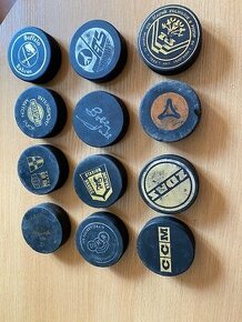 Sbírka hokejových puků 92kusů