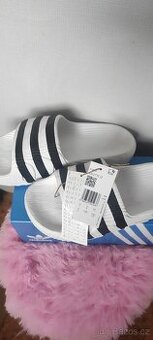 Nové pantofle Adidas Adilette 22, vel. 39