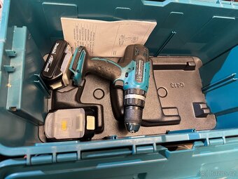 Sada AKU vrtačky, baterií, kufru  MAKITA DHP453SYLEX1