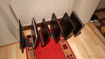 starší LCD monitory