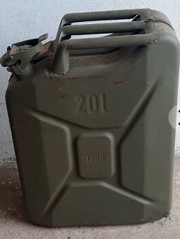 Plechovy kanystr 20l s naftou
