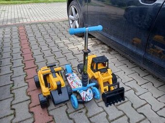 Velké hračky na písek a koloběžka