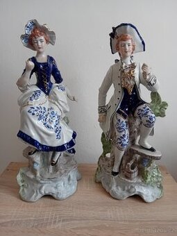 Vysoké porcelánové figury