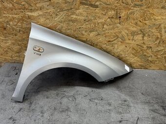 Pravy blatnik Seat Leon 2009 stribrny
