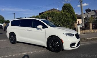 Chrysler Pacifica 3,6 RU Limited DVD Čočka 2021