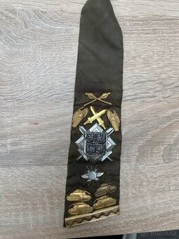 Kravata s odznaky