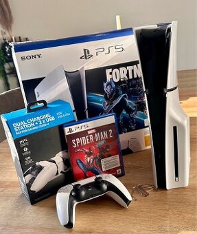 PS5 Slim s mechanikou, záruka, příslušenství, top stav