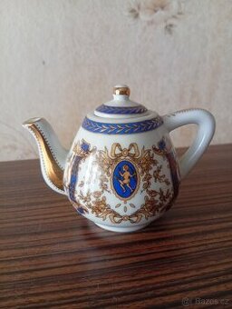 Porcelánová konvička miniatura
