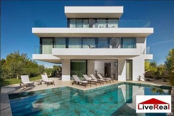 5izb LUXUSNÁ VILA, SUKOŠAN, 15m od mora, bazén, suterén, par
