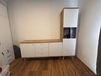 Sestava komoda a vitrína