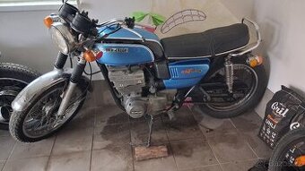 Suzuki gt 550