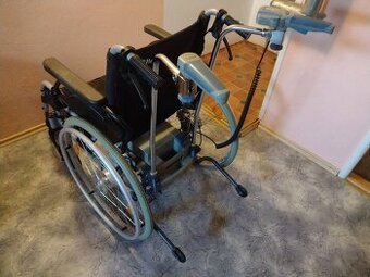 Invalidní vozík s pohonem