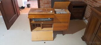 Staré gramorádio Tesla Adagio