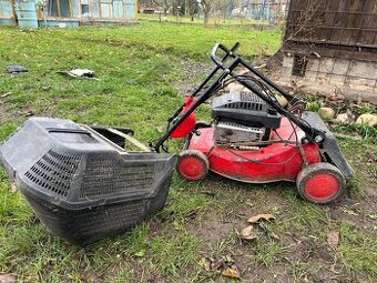 Benzínová sekačka s pojezdem