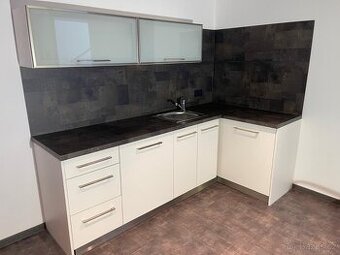 Kuchyňský kout - úplně nový a nepoužívaný