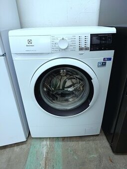 Pračka ELECTROLUX  7 kg 1200 ot.  ZÁRUKA