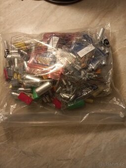 Prodám nepoužité kondenzátory různých hodnot jako celek.