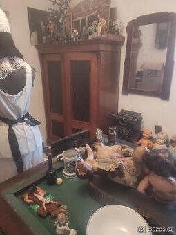 Starožitný nábytek skříň