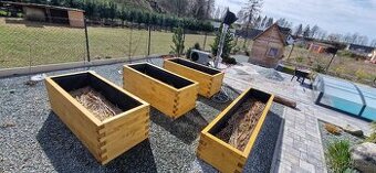 Vyvýšené záhony z masivu