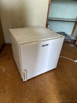 Prodám malý mrazák / minibar – funkční