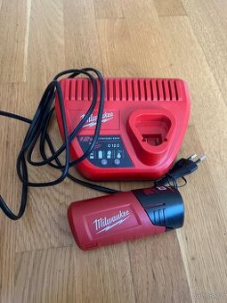 Milwaukee nabíječka a baterie