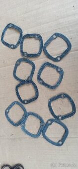 PRODÁM NA TATRA 613 TĚSNĚNÍ VÍČEK