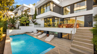 Exkluzivní moderní vila s bazénem v prestižním projektu Pina