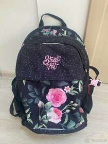 Studentský batoh s růžemi