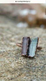 Prsten s růžovým turmalínem a akvamarínem