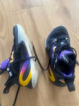sportovní boty Lakers