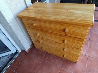Komody z masivu borovice