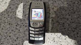 Nokia 6610i, volný na všechny operátory.
