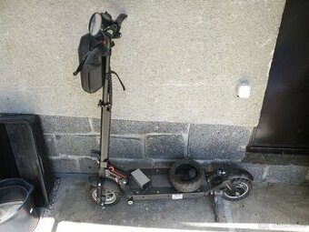 Elektrokoloběžka na opravu nebo náhradní díly