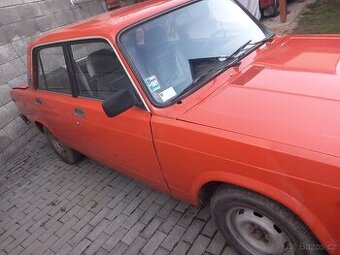 Lada 2105.