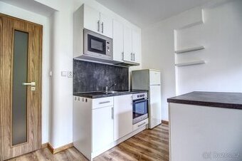 Prodej bytu 2+kk, 45 m² s balkónem, Pardubice - centrum.