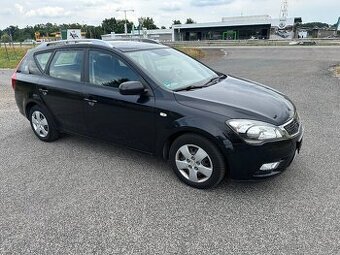 KIA CEED-1.6-92KW-KLIMA-129000-KM-SERVISKA