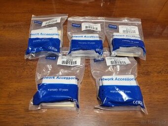 5x síťová zásuvka RJ45 na omítku Datacom.