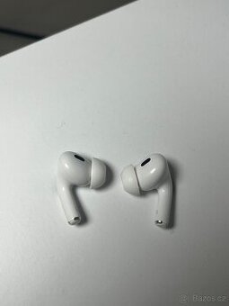 Pravé a levé sluchátko Apple AirPods Pro 2