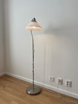 Stojici lampa