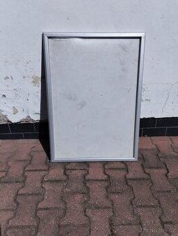 Odolná hliníková reklamní tabule s držákem plakátů - magneti